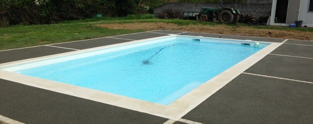 Béton Poreux autour d’une piscine à Vouillé les marais en Vendée